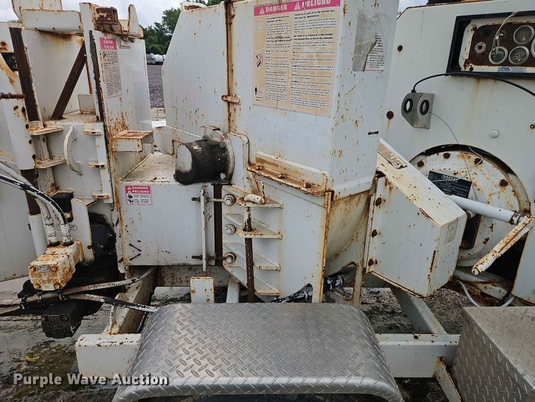 image for item YA3401 2010 Bandit 200 wood chipper