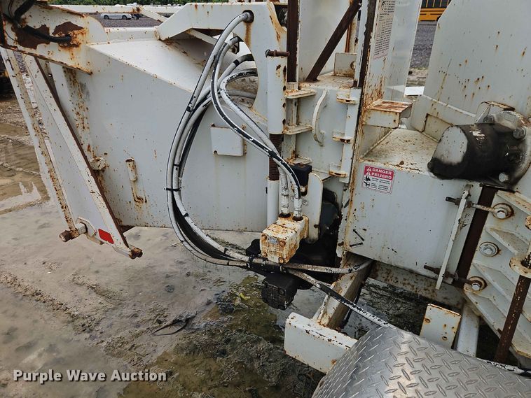 image for item YA3401 2010 Bandit 200 wood chipper
