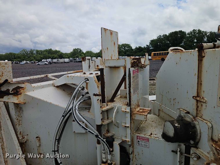 image for item YA3401 2010 Bandit 200 wood chipper