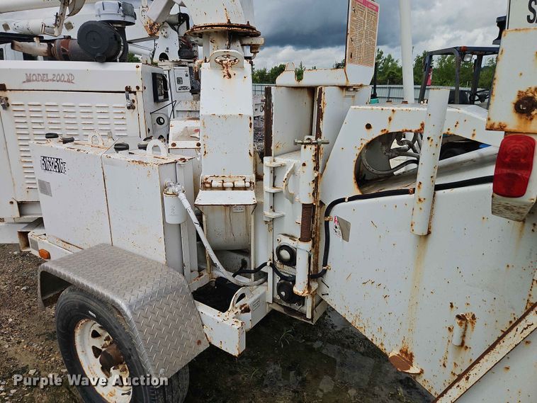 image for item YA3401 2010 Bandit 200 wood chipper