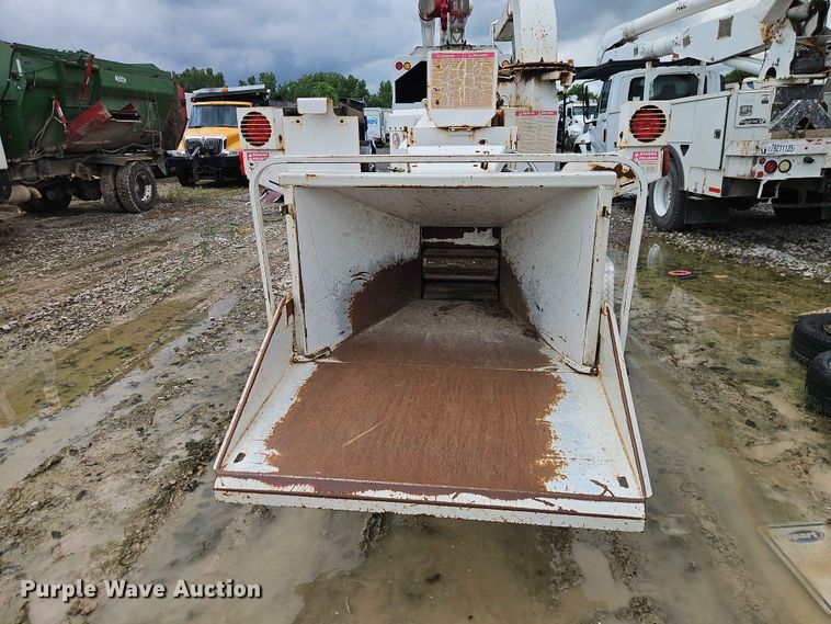 image for item YA3401 2010 Bandit 200 wood chipper