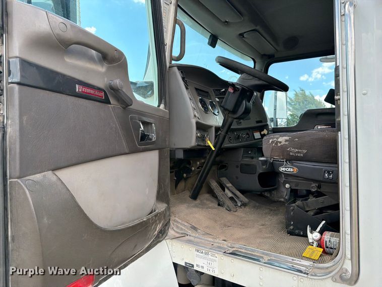 image for item YA3820 2013 Kenworth T370 utility / service truck