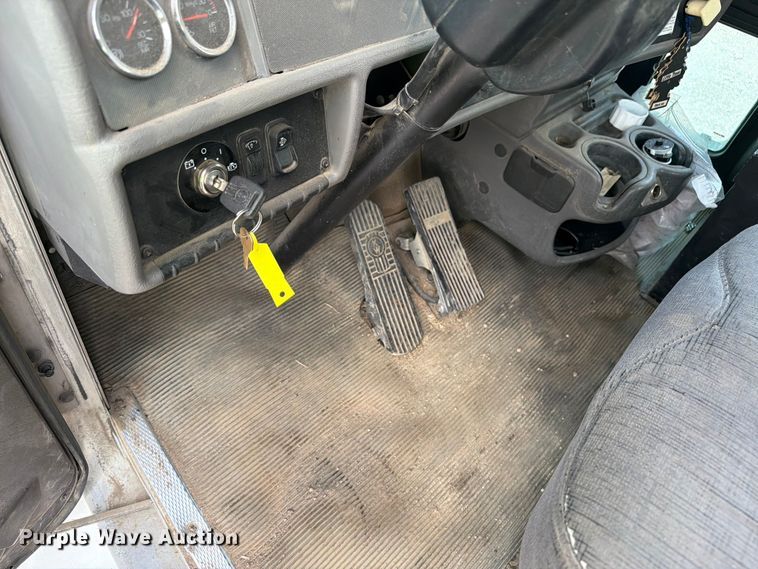 image for item YA3820 2013 Kenworth T370 utility / service truck
