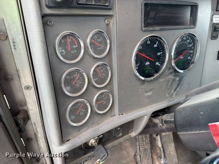 image for item YA3820 2013 Kenworth T370 utility / service truck