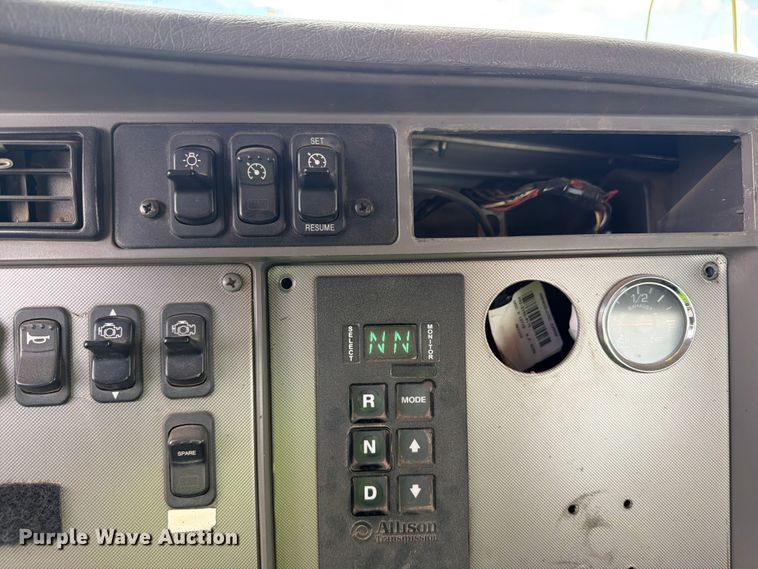image for item YA3820 2013 Kenworth T370 utility / service truck