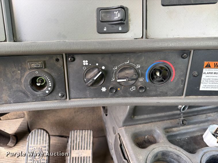 image for item YA3820 2013 Kenworth T370 utility / service truck