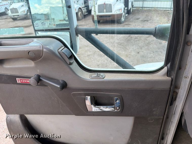 image for item YA3820 2013 Kenworth T370 utility / service truck