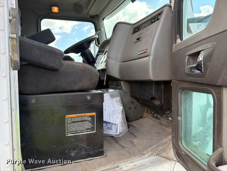 image for item YA3820 2013 Kenworth T370 utility / service truck