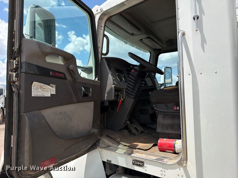 image for item YA3821 2013 Kenworth T370 utility / service truck