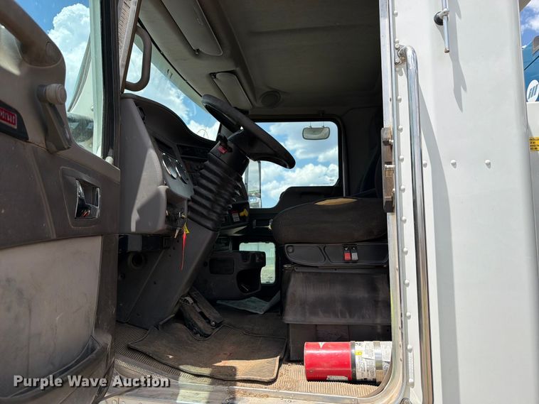 image for item YA3821 2013 Kenworth T370 utility / service truck