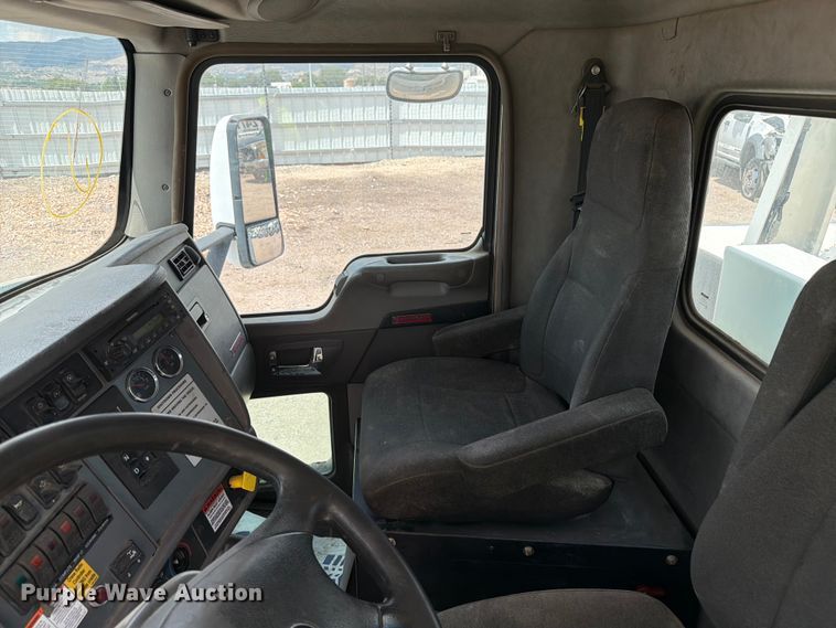image for item YA3821 2013 Kenworth T370 utility / service truck