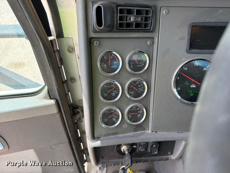 image for item YA3821 2013 Kenworth T370 utility / service truck