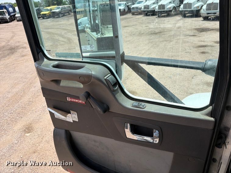 image for item YA3821 2013 Kenworth T370 utility / service truck