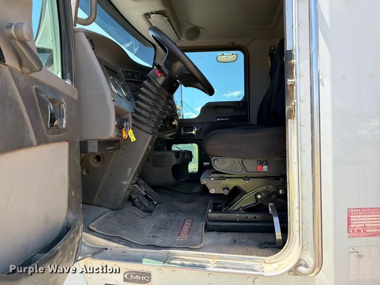 image for item YA3822 2013 Kenworth T370 utility / service truck