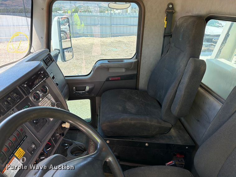 image for item YA3822 2013 Kenworth T370 utility / service truck