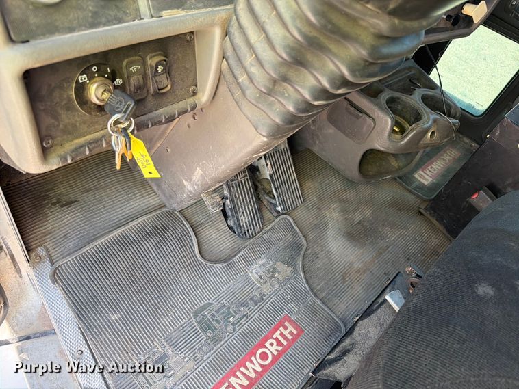 image for item YA3822 2013 Kenworth T370 utility / service truck