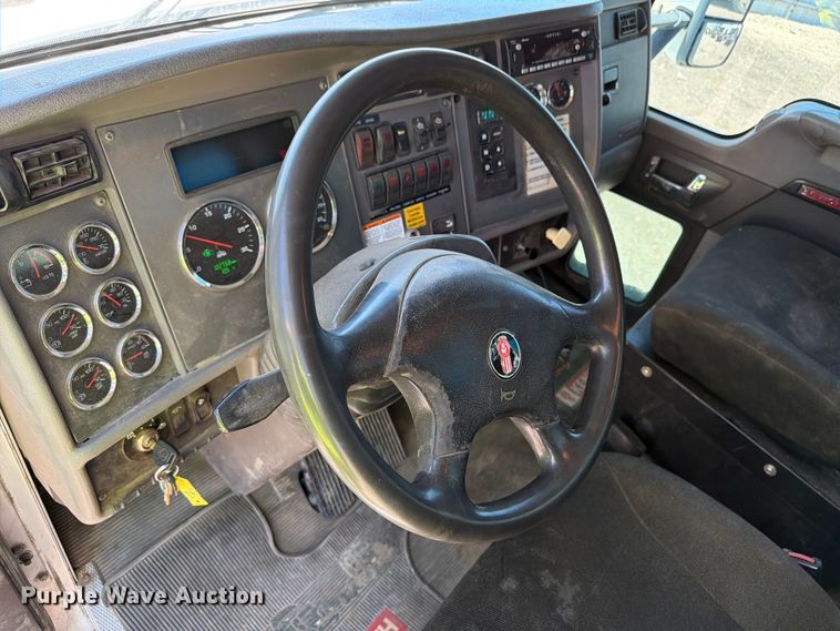 image for item YA3822 2013 Kenworth T370 utility / service truck