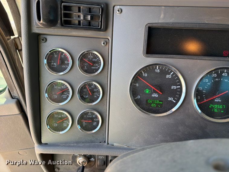 image for item YA3822 2013 Kenworth T370 utility / service truck