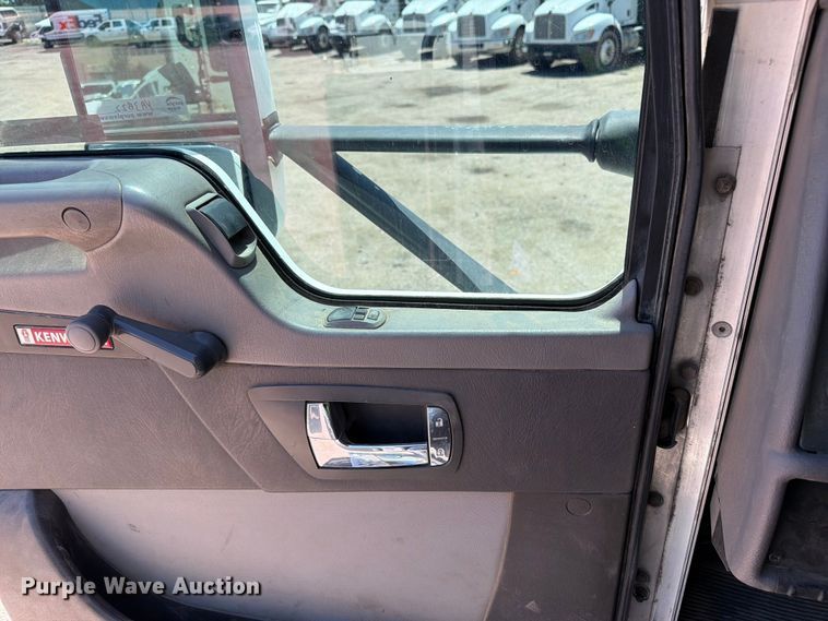 image for item YA3822 2013 Kenworth T370 utility / service truck