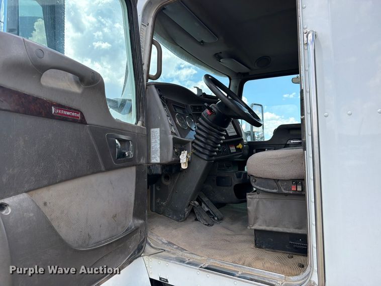 image for item YA3823 2015 Kenworth T370 utility / service truck