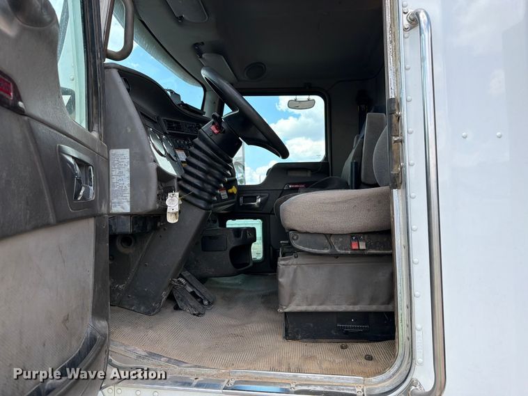 image for item YA3823 2015 Kenworth T370 utility / service truck