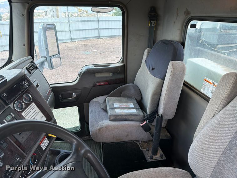 image for item YA3823 2015 Kenworth T370 utility / service truck