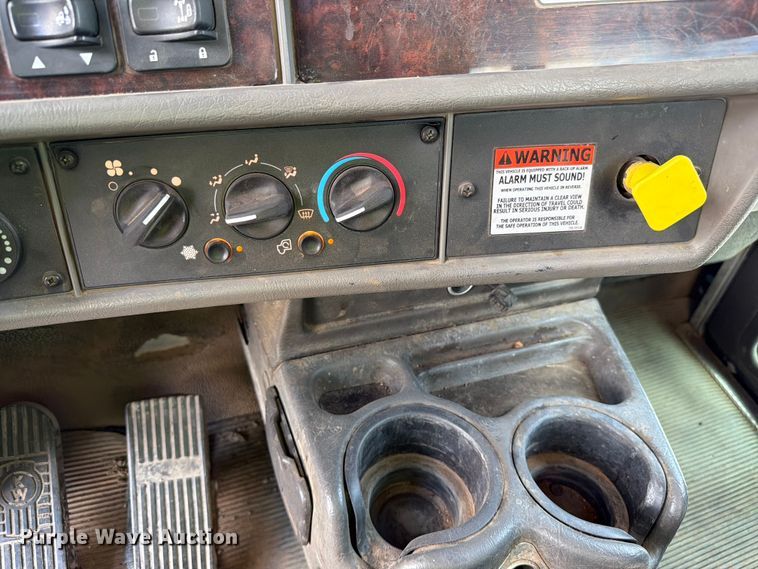 image for item YA3823 2015 Kenworth T370 utility / service truck