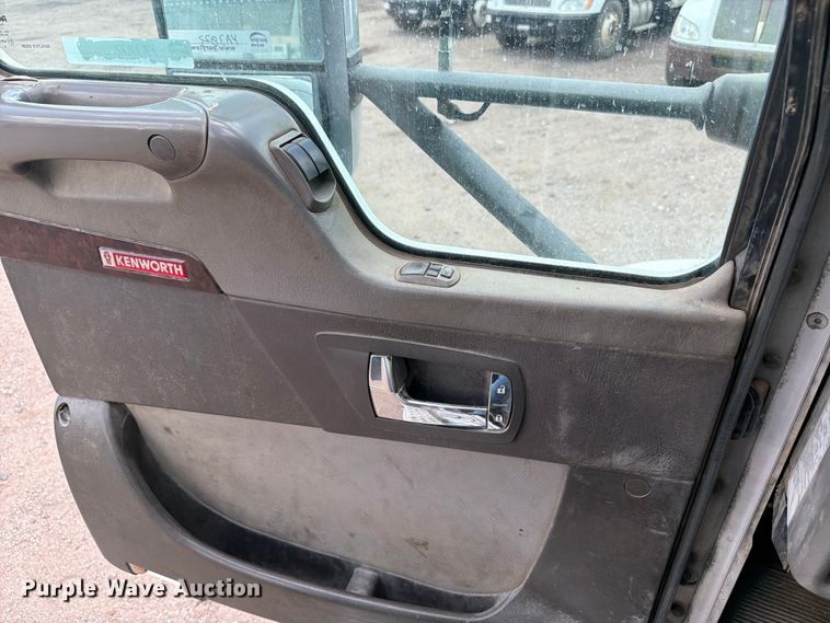 image for item YA3823 2015 Kenworth T370 utility / service truck