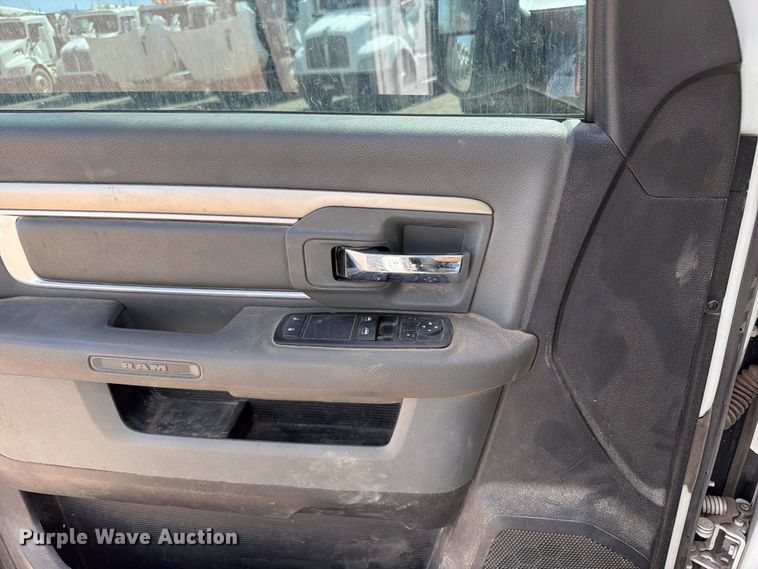 image for item YA3825 2015 RAM 5500 utility / service truck