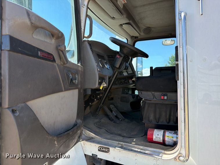 image for item YA3828 2013 Kenworth T370 utility / service truck