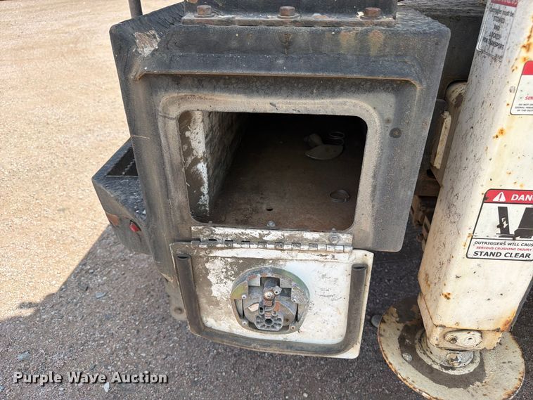image for item YA3829 2013 Kenworth T370 utility / service truck