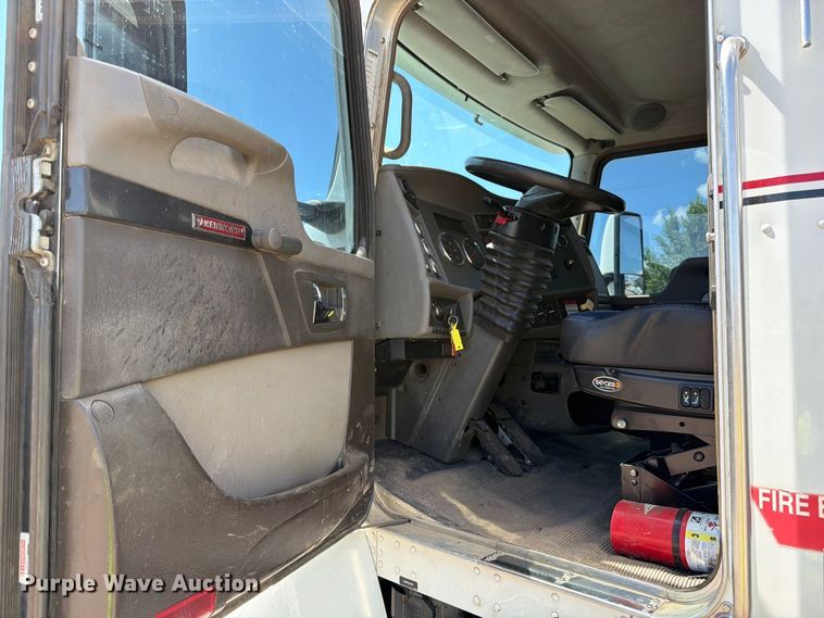 image for item YA3829 2013 Kenworth T370 utility / service truck