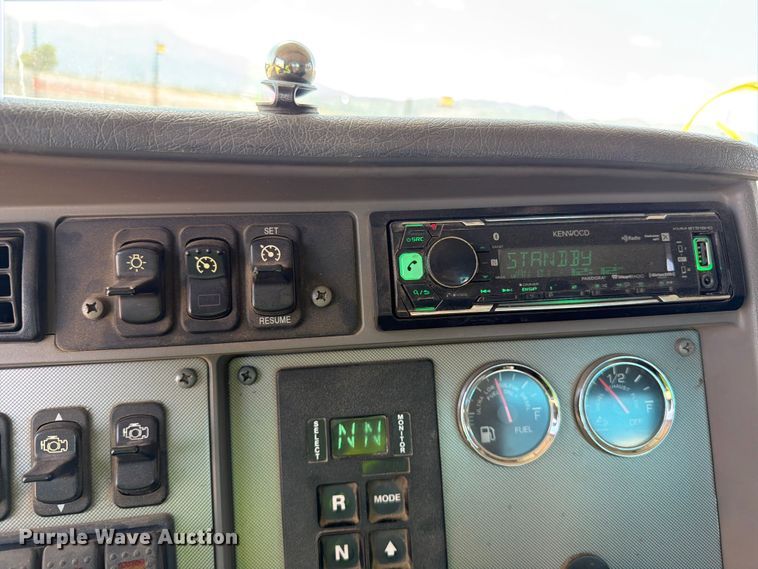 image for item YA3829 2013 Kenworth T370 utility / service truck