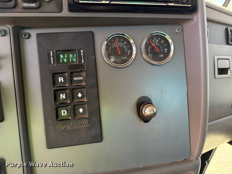 image for item YA3829 2013 Kenworth T370 utility / service truck