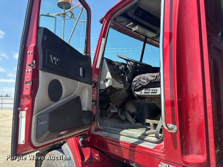 image for item YA3872 2016 Western Star 4700 dump truck