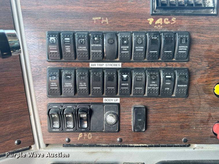 image for item YA3872 2016 Western Star 4700 dump truck
