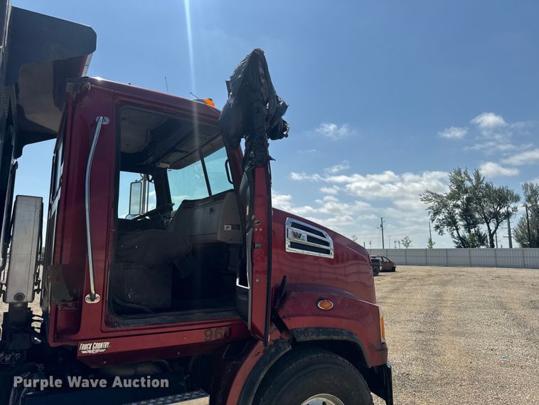 image for item YA3872 2016 Western Star 4700 dump truck