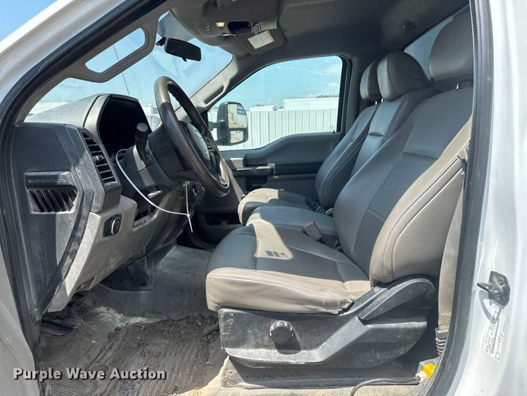 image for item YA3912 2019 Ford F550 Super Duty dump truck