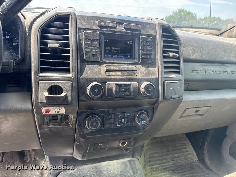 image for item YA3912 2019 Ford F550 Super Duty dump truck