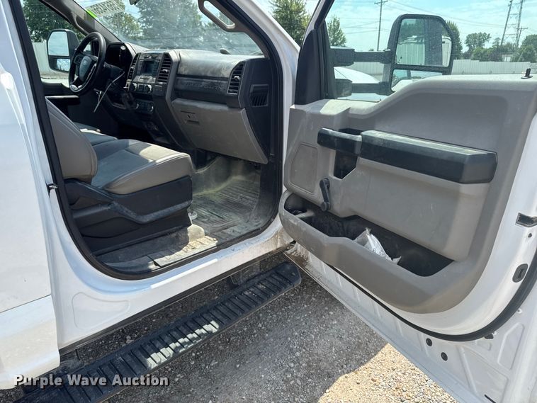 image for item YA3912 2019 Ford F550 Super Duty dump truck
