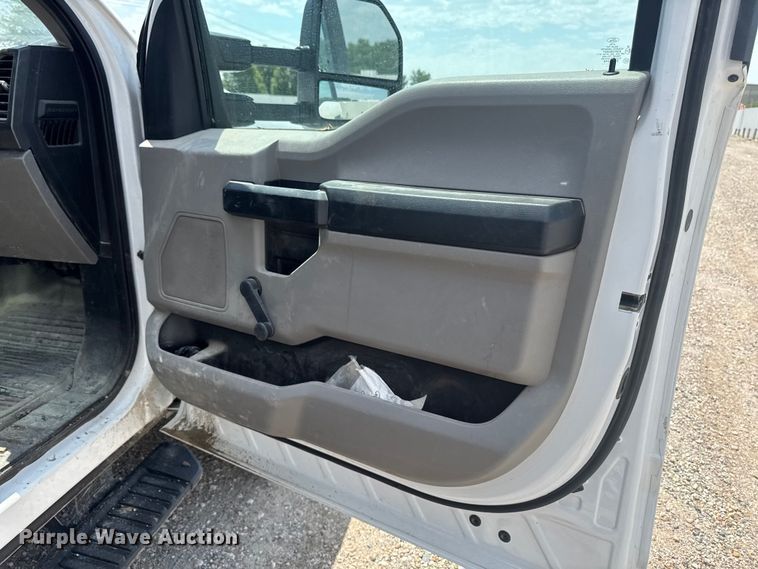 image for item YA3912 2019 Ford F550 Super Duty dump truck