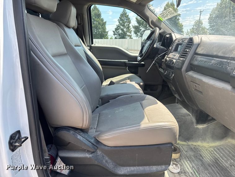 image for item YA3912 2019 Ford F550 Super Duty dump truck