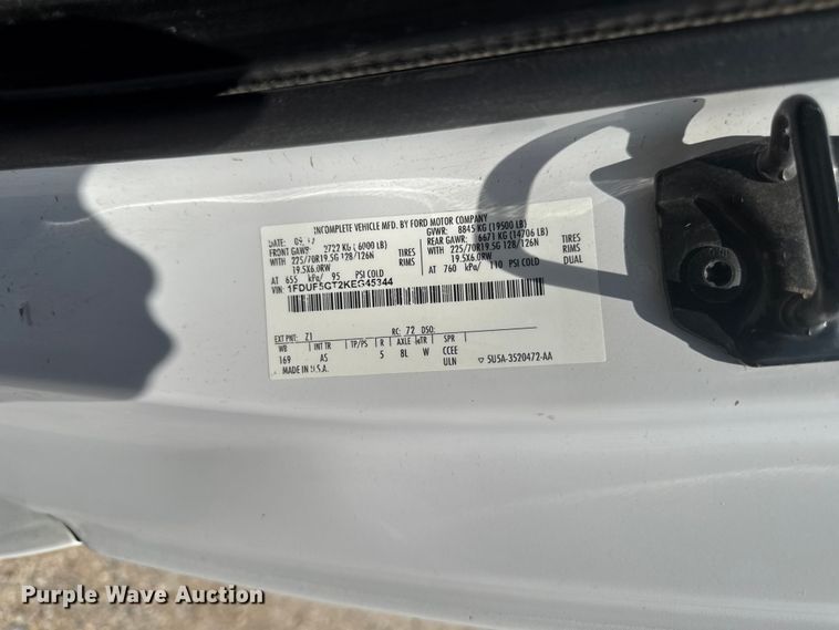 image for item YA3912 2019 Ford F550 Super Duty dump truck