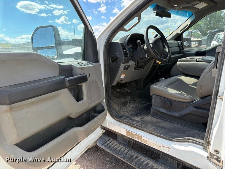 image for item YA3974 2018 Ford F550 Super Duty XL Crew Cab utility / service truck