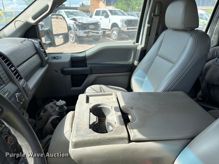 image for item YA3974 2018 Ford F550 Super Duty XL Crew Cab utility / service truck