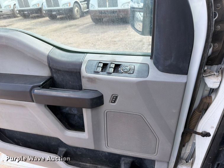 image for item YA3974 2018 Ford F550 Super Duty XL Crew Cab utility / service truck