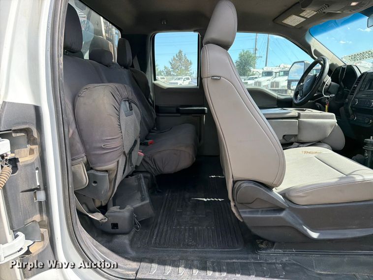 image for item YA3974 2018 Ford F550 Super Duty XL Crew Cab utility / service truck