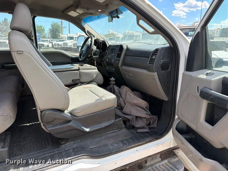 image for item YA3974 2018 Ford F550 Super Duty XL Crew Cab utility / service truck