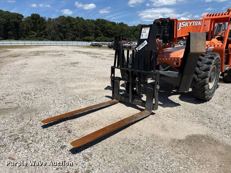 image for item YA4022 2018 JLF SkyTrak 10054 telehandler