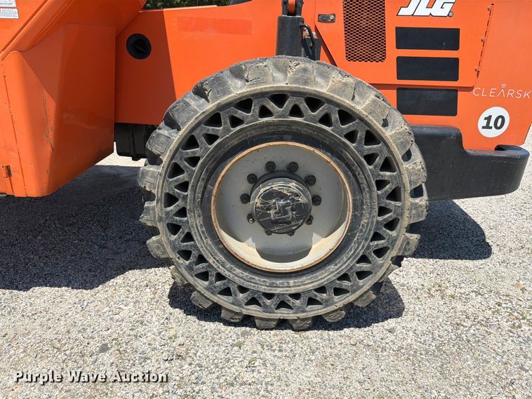 image for item YA4022 2018 JLF SkyTrak 10054 telehandler